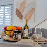 Telmar White House - 100m From The Sea