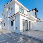 Telmar White House - 100m From The Sea *
