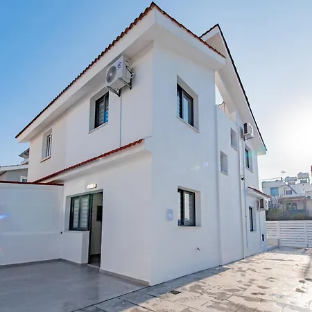 Nyaraló Modern 2br Coastal Escape 100m From Sea By Cyprus Horizons