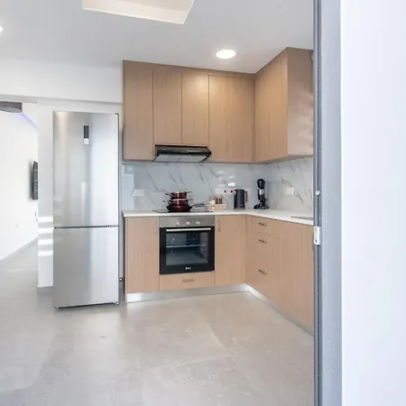 Modern 2br Coastal Escape 100m From Sea By Cyprus Horizons Feriehus Oroklini