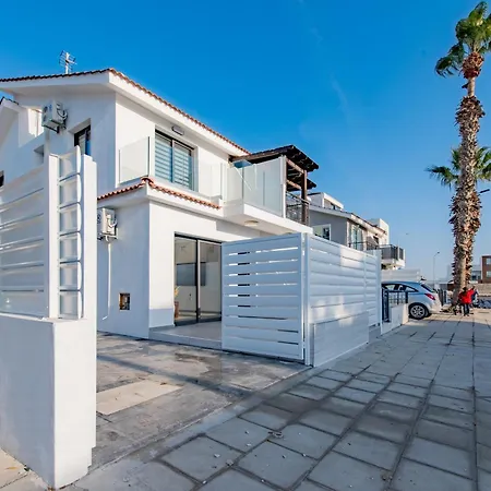 펜션 Telmar White House - 100m From The Sea