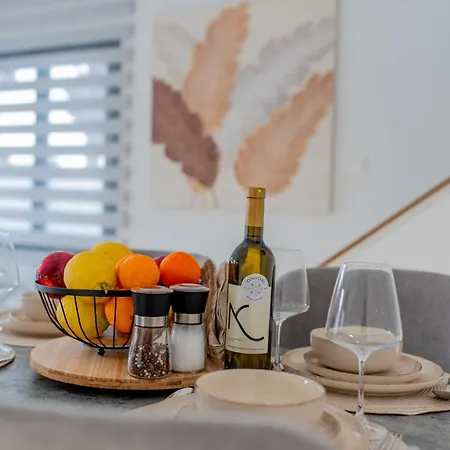 Telmar White House - 100m From The Sea