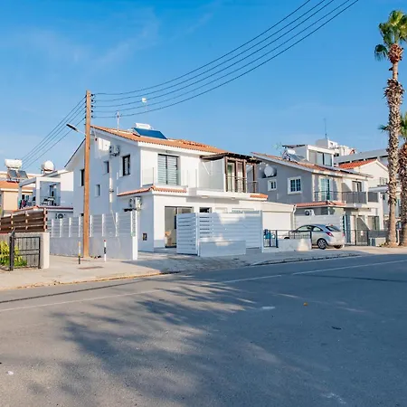 Telmar White House - 100m From The Sea