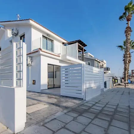 Modern 2br Coastal Escape 100m From Sea By Cyprus Horizons