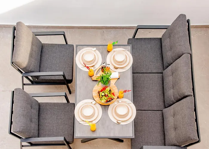 別荘 Telmar White House - 100m From The Sea オロクリニ