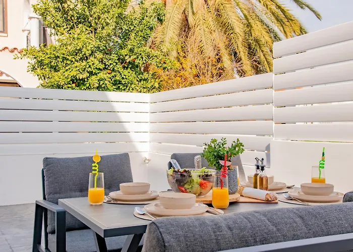 Telmar White House - 100m From The Sea オロクリニ