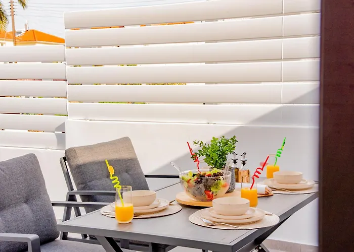 Telmar White House - 100m From The Sea