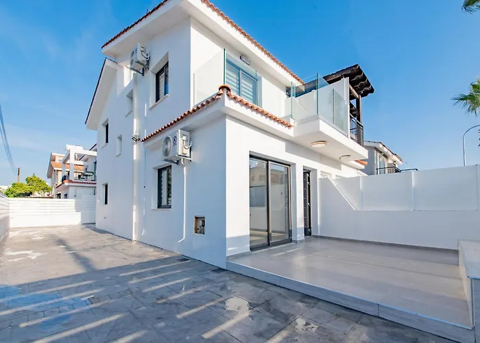 Telmar White House - 100m From The Sea *